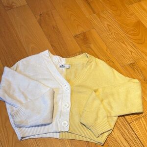 Hollister Cream and Yellow Knit Sweater